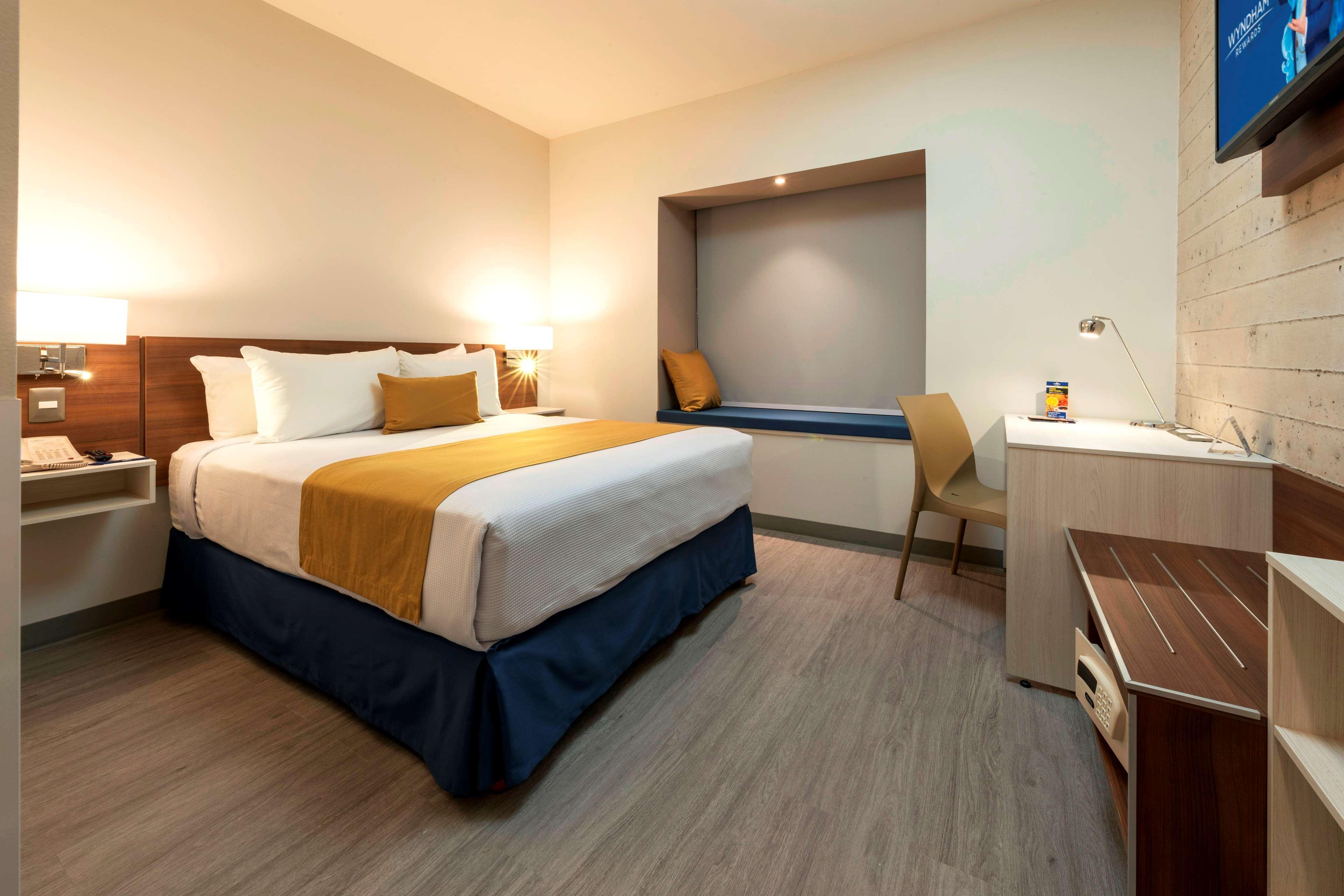 Microtel Inn & Suites By Wyndham San Luis Potosí Buitenkant foto