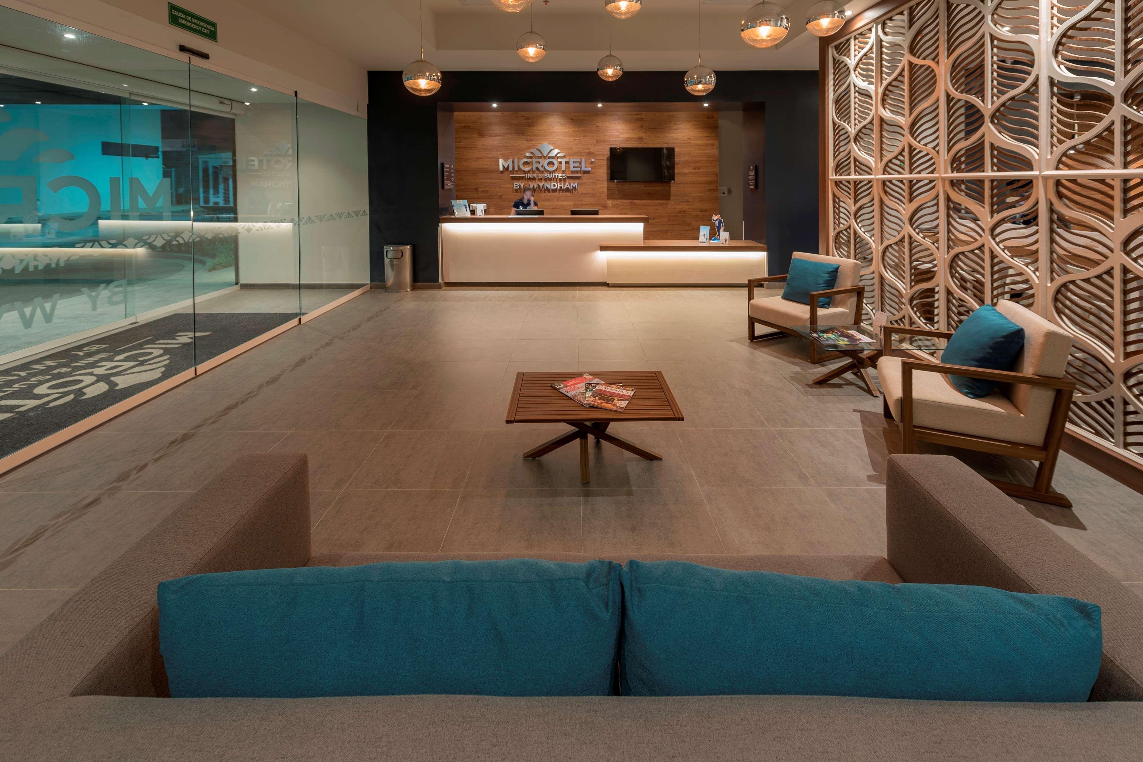 Microtel Inn & Suites By Wyndham San Luis Potosí Buitenkant foto