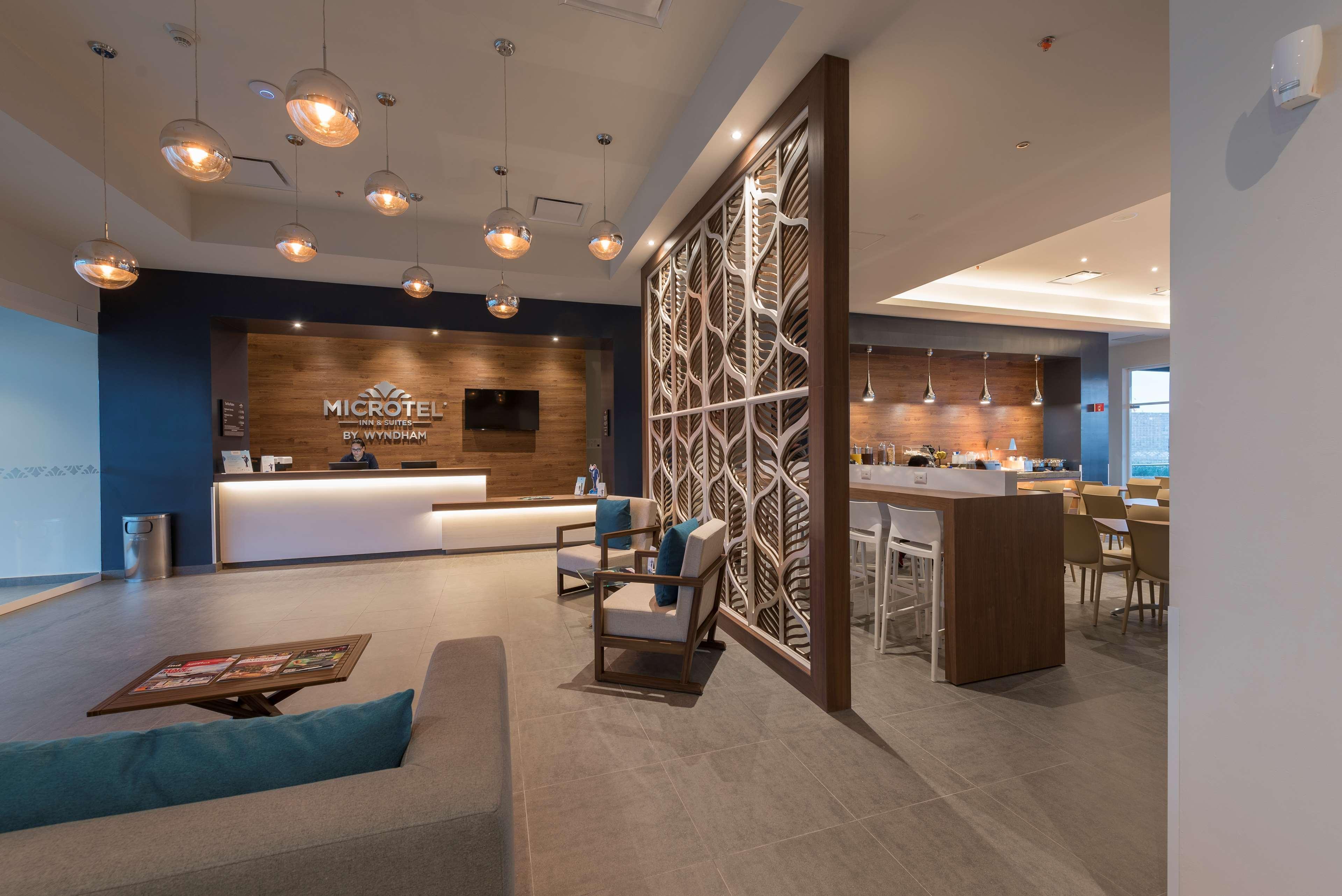 Microtel Inn & Suites By Wyndham San Luis Potosí Buitenkant foto