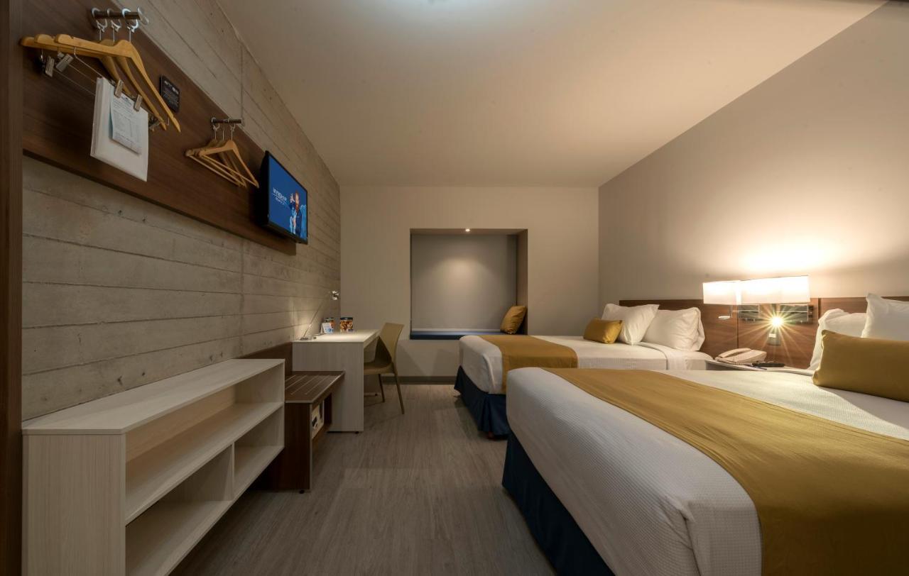 Microtel Inn & Suites By Wyndham San Luis Potosí Buitenkant foto
