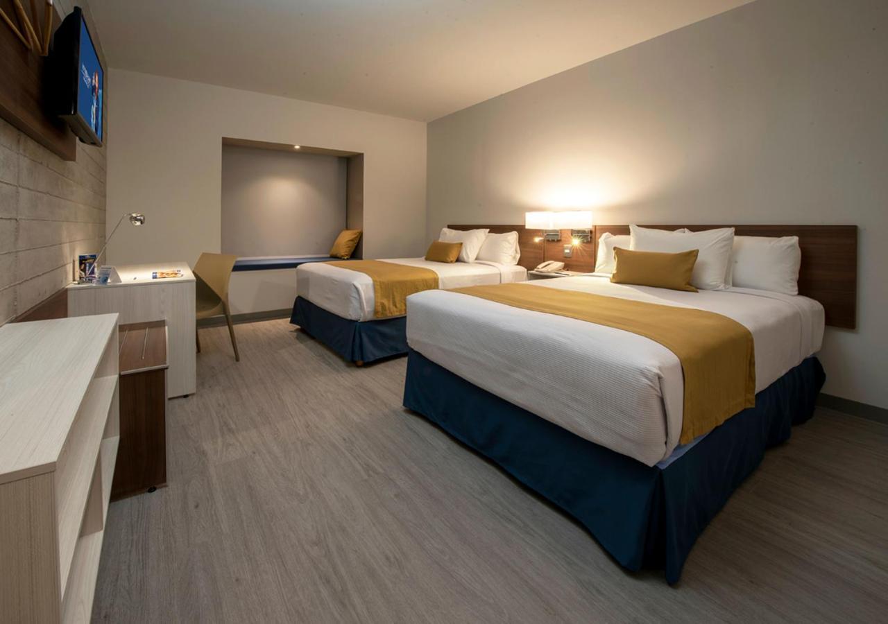 Microtel Inn & Suites By Wyndham San Luis Potosí Buitenkant foto